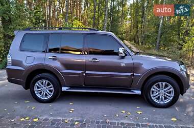 Внедорожник / Кроссовер Mitsubishi Pajero Wagon 2012 в 