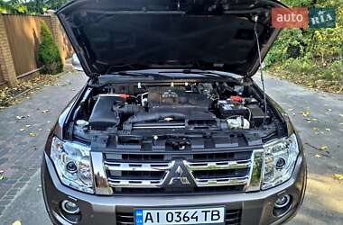 Внедорожник / Кроссовер Mitsubishi Pajero Wagon 2012 в 