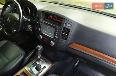 Внедорожник / Кроссовер Mitsubishi Pajero Wagon 2012 в 
