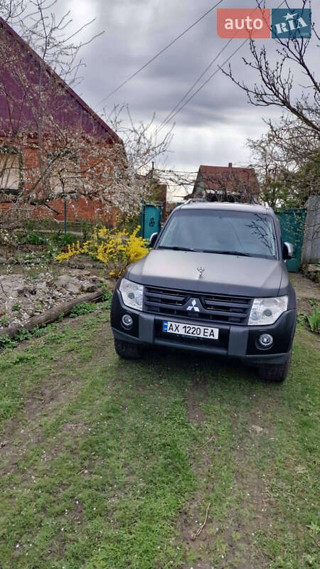 Внедорожник / Кроссовер Mitsubishi Pajero Wagon 2010 в Харькове
