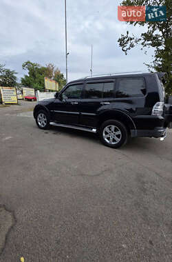 Внедорожник / Кроссовер Mitsubishi Pajero Wagon 2009 в 