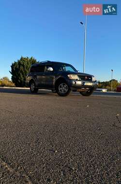 Внедорожник / Кроссовер Mitsubishi Pajero Wagon 2006 в 