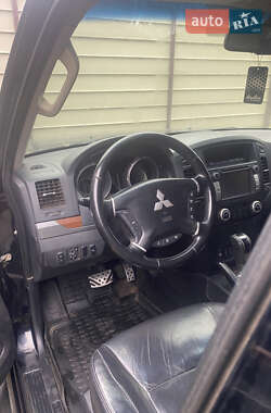 Внедорожник / Кроссовер Mitsubishi Pajero Wagon 2010 в 