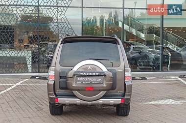 Позашляховик / Кросовер Mitsubishi Pajero Wagon 2011 в  фото 4 Позашляховик / Кросовер Mitsubishi Pajero Wagon 2011 в