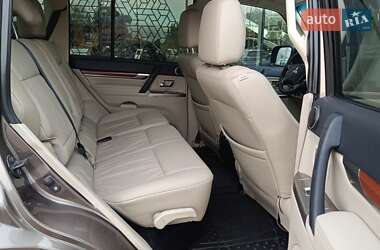 Позашляховик / Кросовер Mitsubishi Pajero Wagon 2011 в  фото 7 Позашляховик / Кросовер Mitsubishi Pajero Wagon 2011 в
