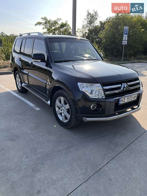Внедорожник / Кроссовер Mitsubishi Pajero Wagon 2009 в 