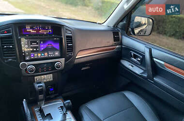Внедорожник / Кроссовер Mitsubishi Pajero Wagon 2008 в 