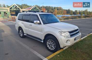 Позашляховик / Кросовер Mitsubishi Pajero Wagon 2014 в  фото 12 Позашляховик / Кросовер Mitsubishi Pajero Wagon 2014 в
