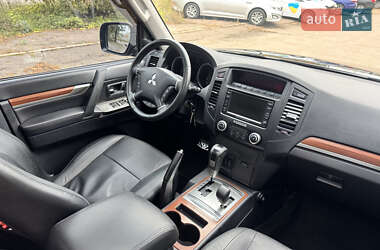Внедорожник / Кроссовер Mitsubishi Pajero Wagon 2012 в 