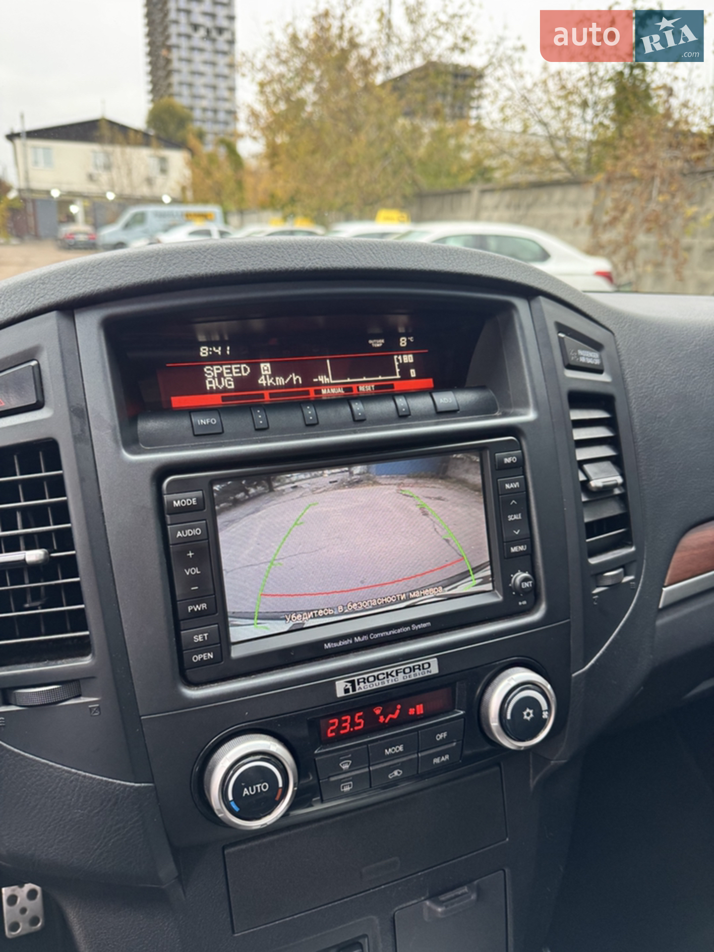 2012 Mitsubishi Pajero - мініатюра 12