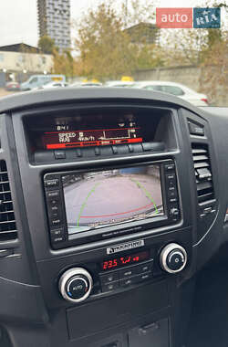 Внедорожник / Кроссовер Mitsubishi Pajero Wagon 2012 в 