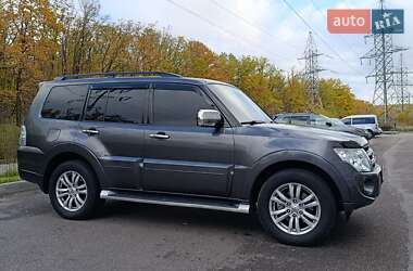 Позашляховик / Кросовер Mitsubishi Pajero Wagon 2013 в  фото 10 Позашляховик / Кросовер Mitsubishi Pajero Wagon 2013 в
