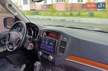 Позашляховик / Кросовер Mitsubishi Pajero Wagon 2013 в  фото 12 Позашляховик / Кросовер Mitsubishi Pajero Wagon 2013 в