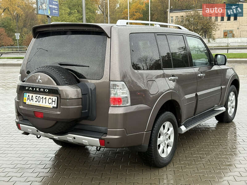 Позашляховик / Кросовер Mitsubishi Pajero Wagon 2010 в Києві