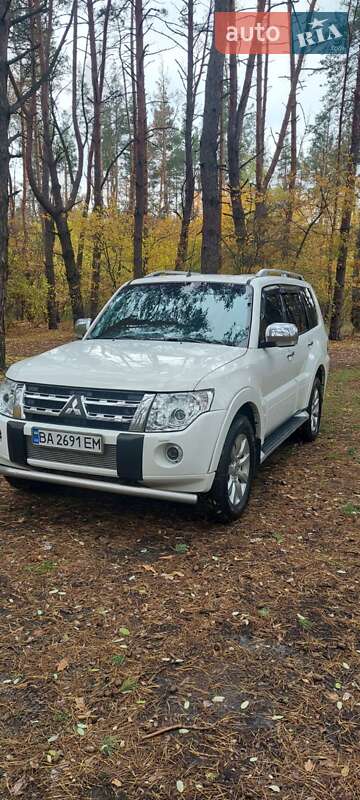 Внедорожник / Кроссовер Mitsubishi Pajero Wagon 2011 в 