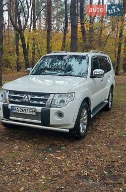 Внедорожник / Кроссовер Mitsubishi Pajero Wagon 2011 в 