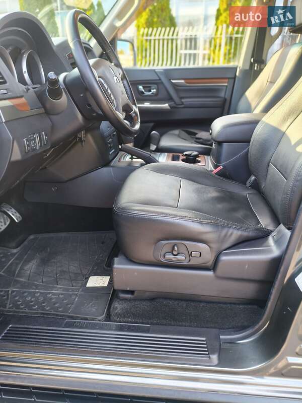 Внедорожник / Кроссовер Mitsubishi Pajero Wagon 2012 в Запорожье