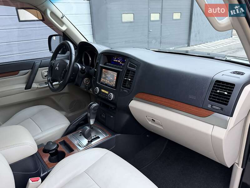 Внедорожник / Кроссовер Mitsubishi Pajero Wagon 2009 в Днепре фото 14 Внедорожник / Кроссовер Mitsubishi Pajero Wagon 2009 в Днепре