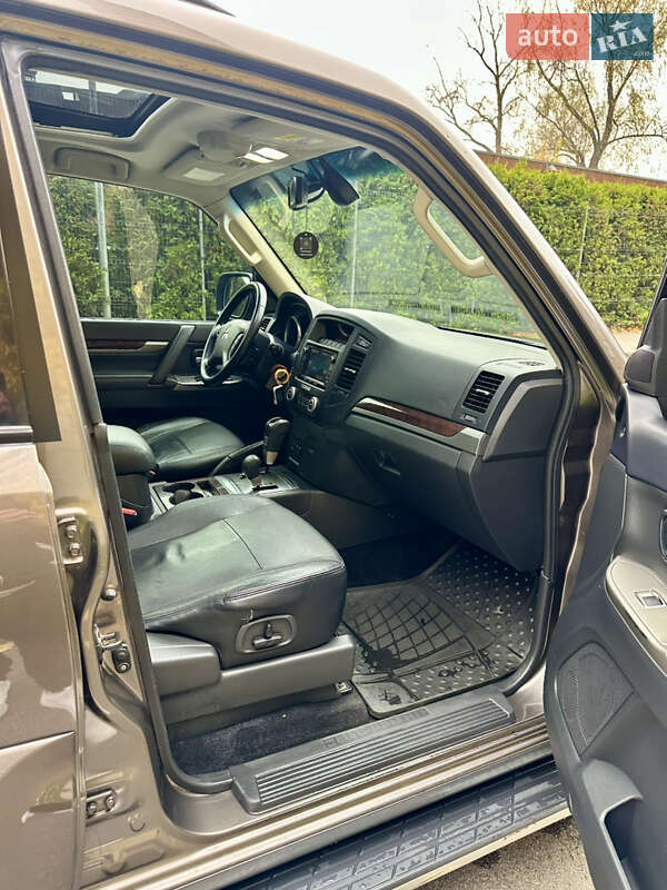 Внедорожник / Кроссовер Mitsubishi Pajero Wagon 2013 в Киеве фото 22 Внедорожник / Кроссовер Mitsubishi Pajero Wagon 2013 в Киеве