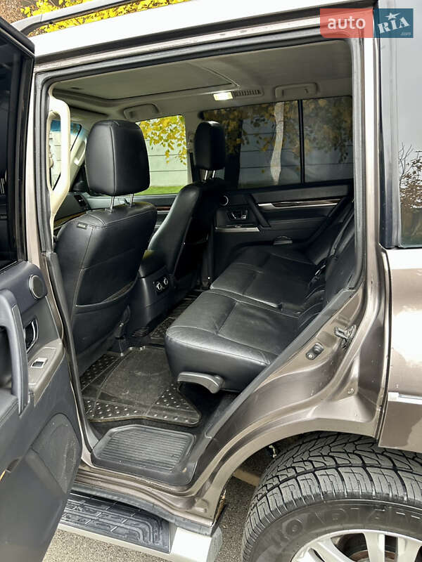 Внедорожник / Кроссовер Mitsubishi Pajero Wagon 2013 в Киеве фото 26 Внедорожник / Кроссовер Mitsubishi Pajero Wagon 2013 в Киеве