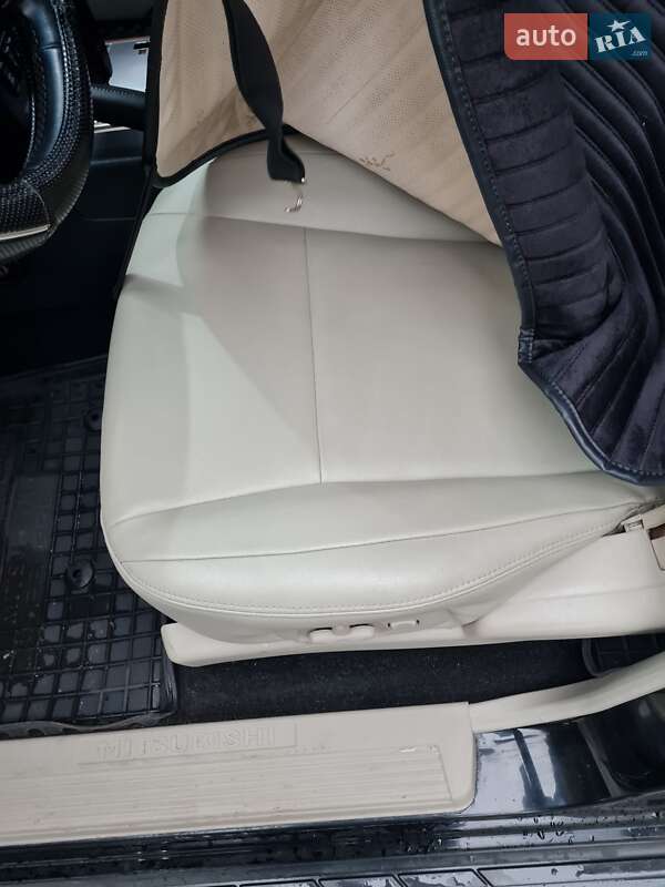 Внедорожник / Кроссовер Mitsubishi Pajero Wagon 2008 в Киеве фото 9 Внедорожник / Кроссовер Mitsubishi Pajero Wagon 2008 в Киеве