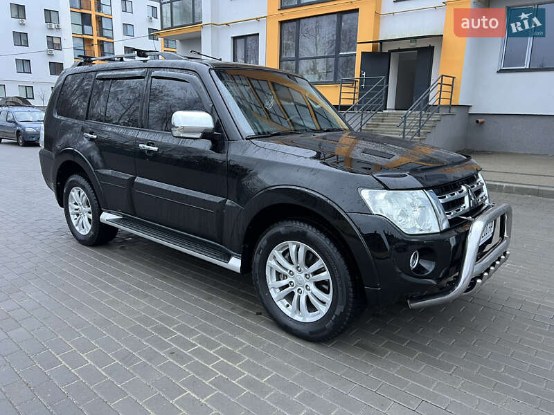 Mitsubishi Pajero Wagon 2012