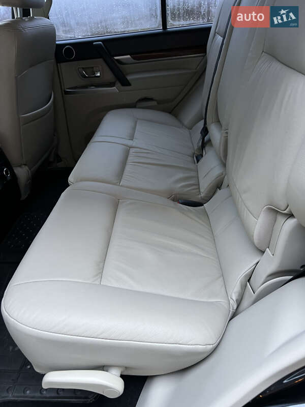 Внедорожник / Кроссовер Mitsubishi Pajero Wagon 2012 в Виннице