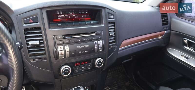 Внедорожник / Кроссовер Mitsubishi Pajero Wagon 2012 в Ивано-Франковске