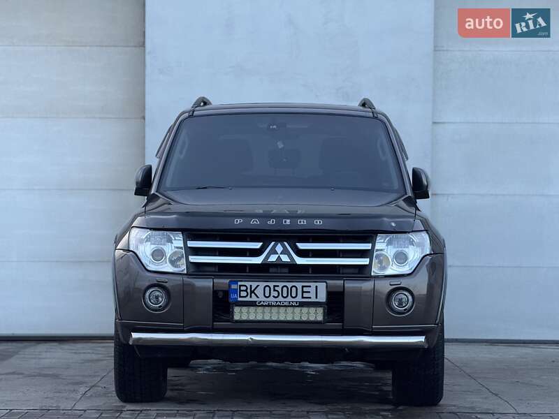 Внедорожник / Кроссовер Mitsubishi Pajero Wagon 2010 в Сарнах