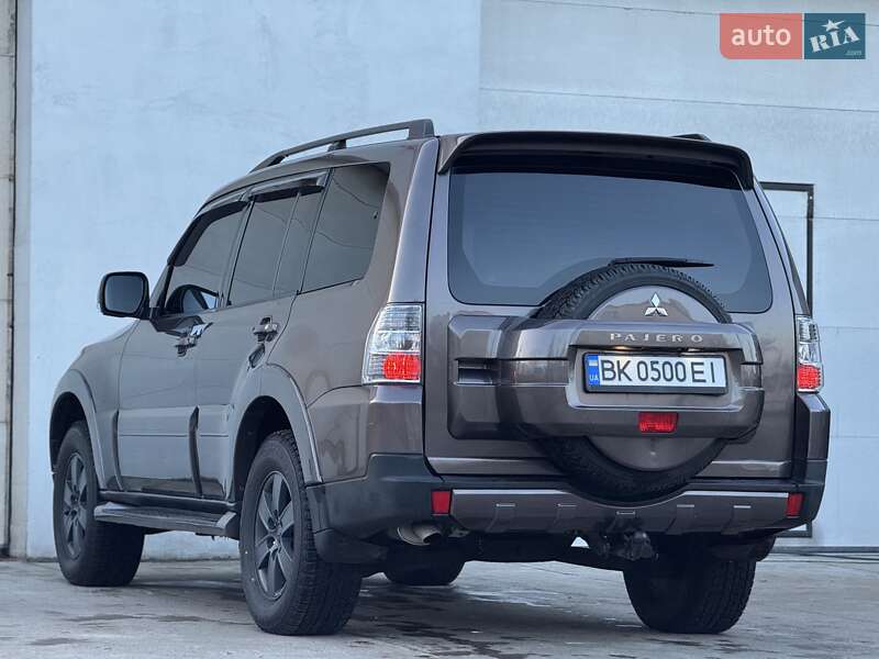 Внедорожник / Кроссовер Mitsubishi Pajero Wagon 2010 в Сарнах