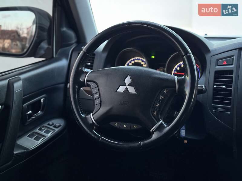 Внедорожник / Кроссовер Mitsubishi Pajero Wagon 2010 в Сарнах