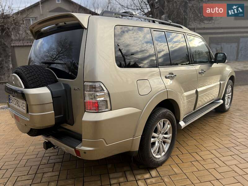 Позашляховик / Кросовер Mitsubishi Pajero Wagon 2013 в Одесі