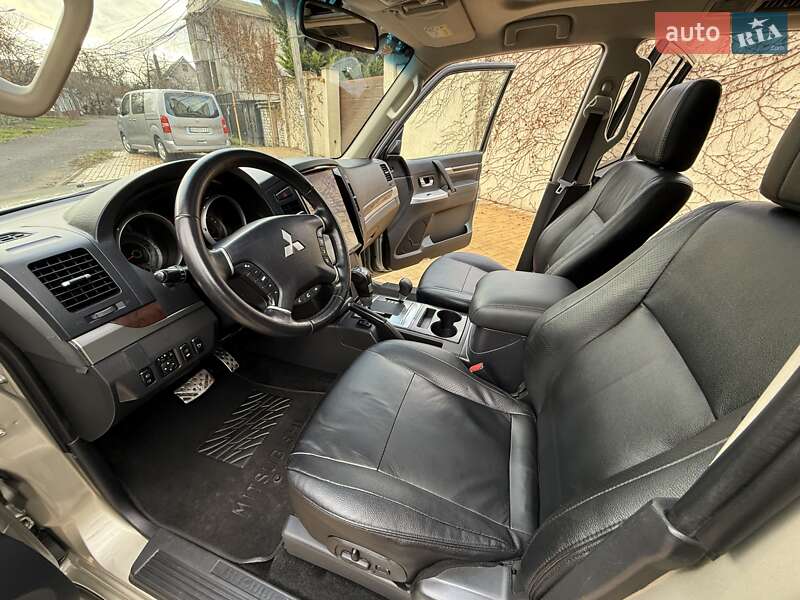 Позашляховик / Кросовер Mitsubishi Pajero Wagon 2013 в Одесі