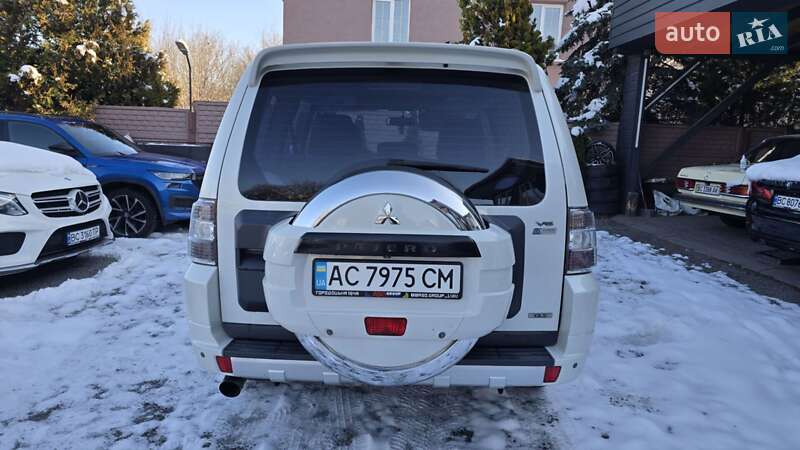 Внедорожник / Кроссовер Mitsubishi Pajero Wagon 2013 в Львове