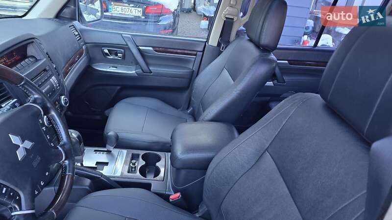 Внедорожник / Кроссовер Mitsubishi Pajero Wagon 2013 в Львове