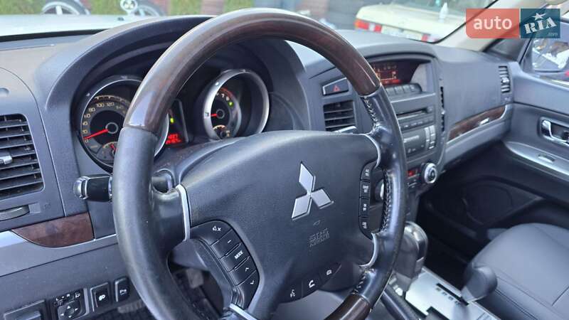 Внедорожник / Кроссовер Mitsubishi Pajero Wagon 2013 в Львове