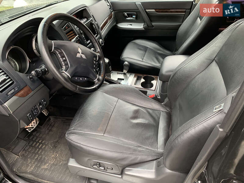 Позашляховик / Кросовер Mitsubishi Pajero Wagon 2013 в Рівному