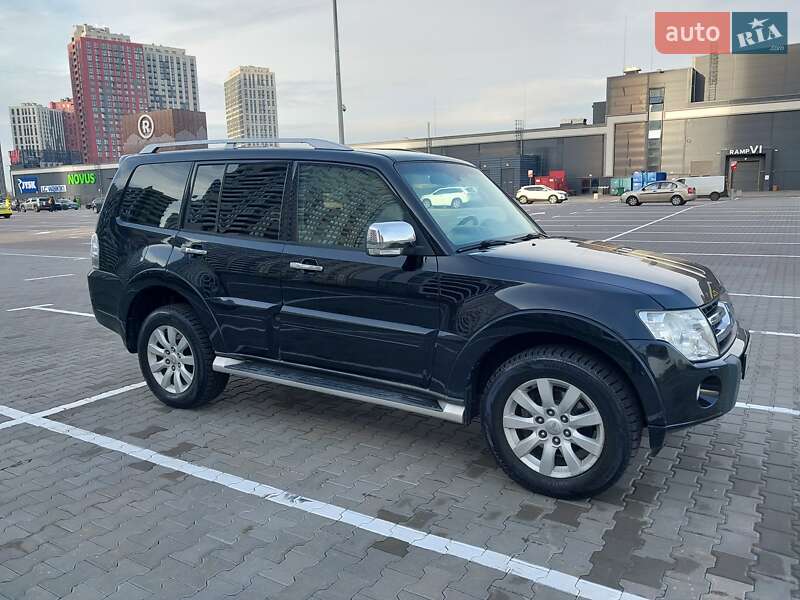 Внедорожник / Кроссовер Mitsubishi Pajero Wagon 2011 в Киеве