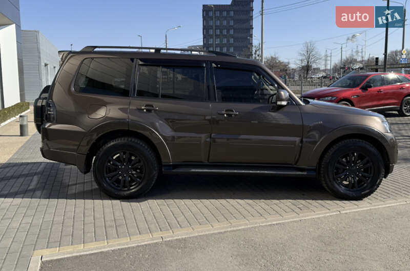 Mitsubishi Pajero Wagon 2017