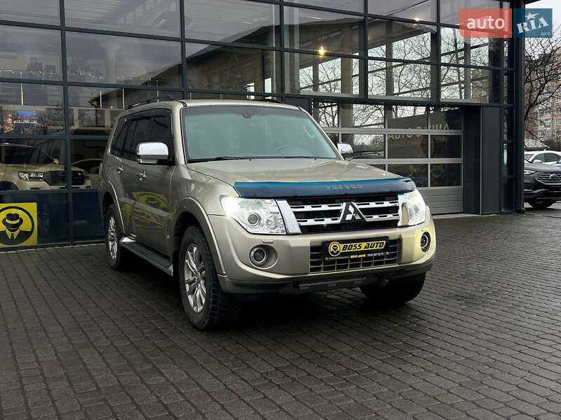 Mitsubishi Pajero Wagon 2012