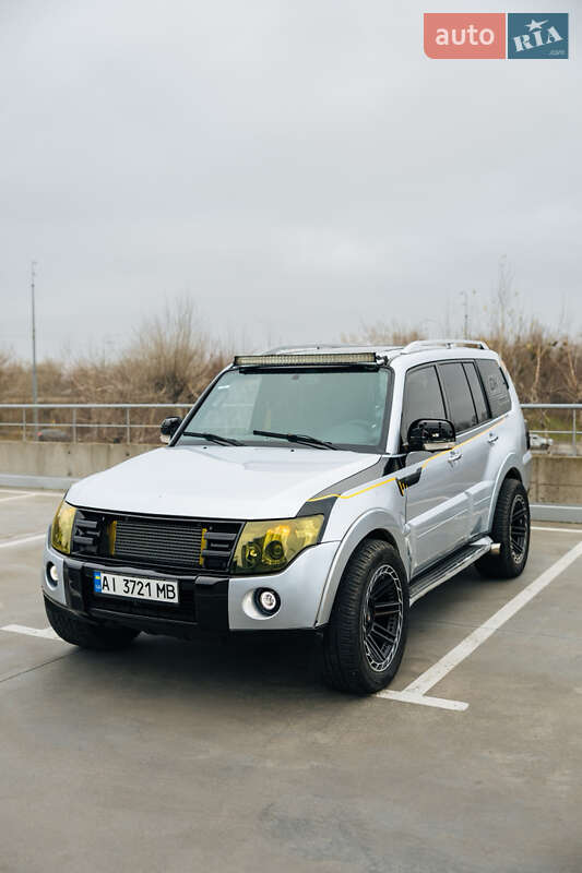Позашляховик / Кросовер Mitsubishi Pajero Wagon 2007 в Києві