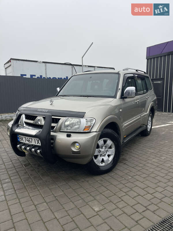 Позашляховик / Кросовер Mitsubishi Pajero Wagon 2005 в Рівному