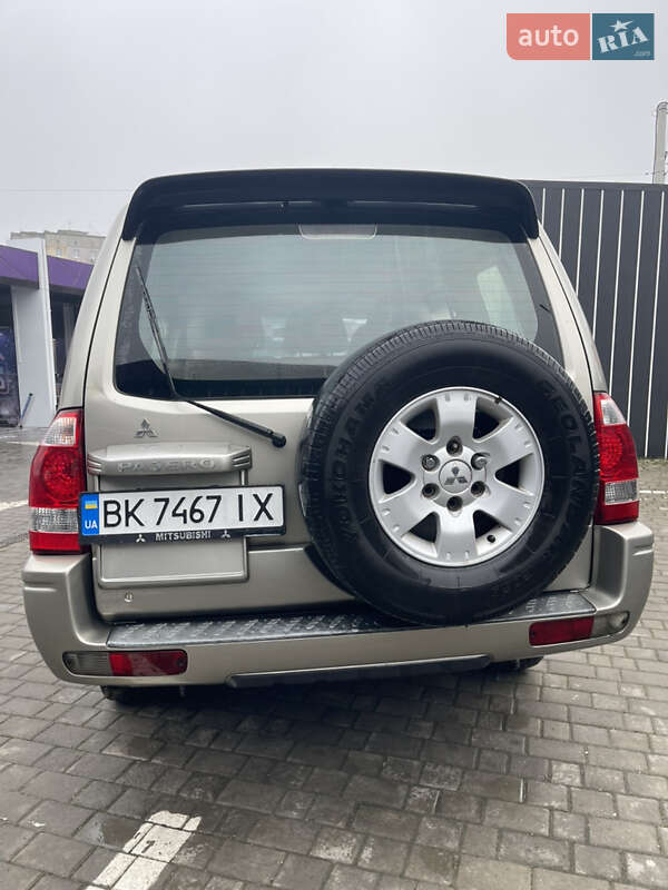 Позашляховик / Кросовер Mitsubishi Pajero Wagon 2005 в Рівному