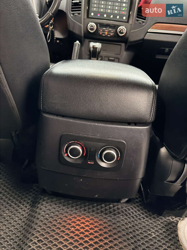 Позашляховик / Кросовер Mitsubishi Pajero Wagon 2008 в Кривому Розі