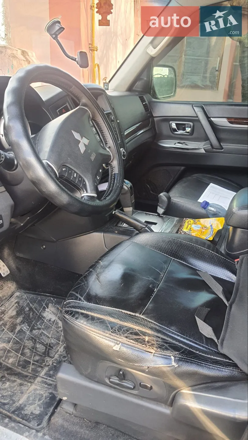 2015 Mitsubishi Pajero - мініатюра 8