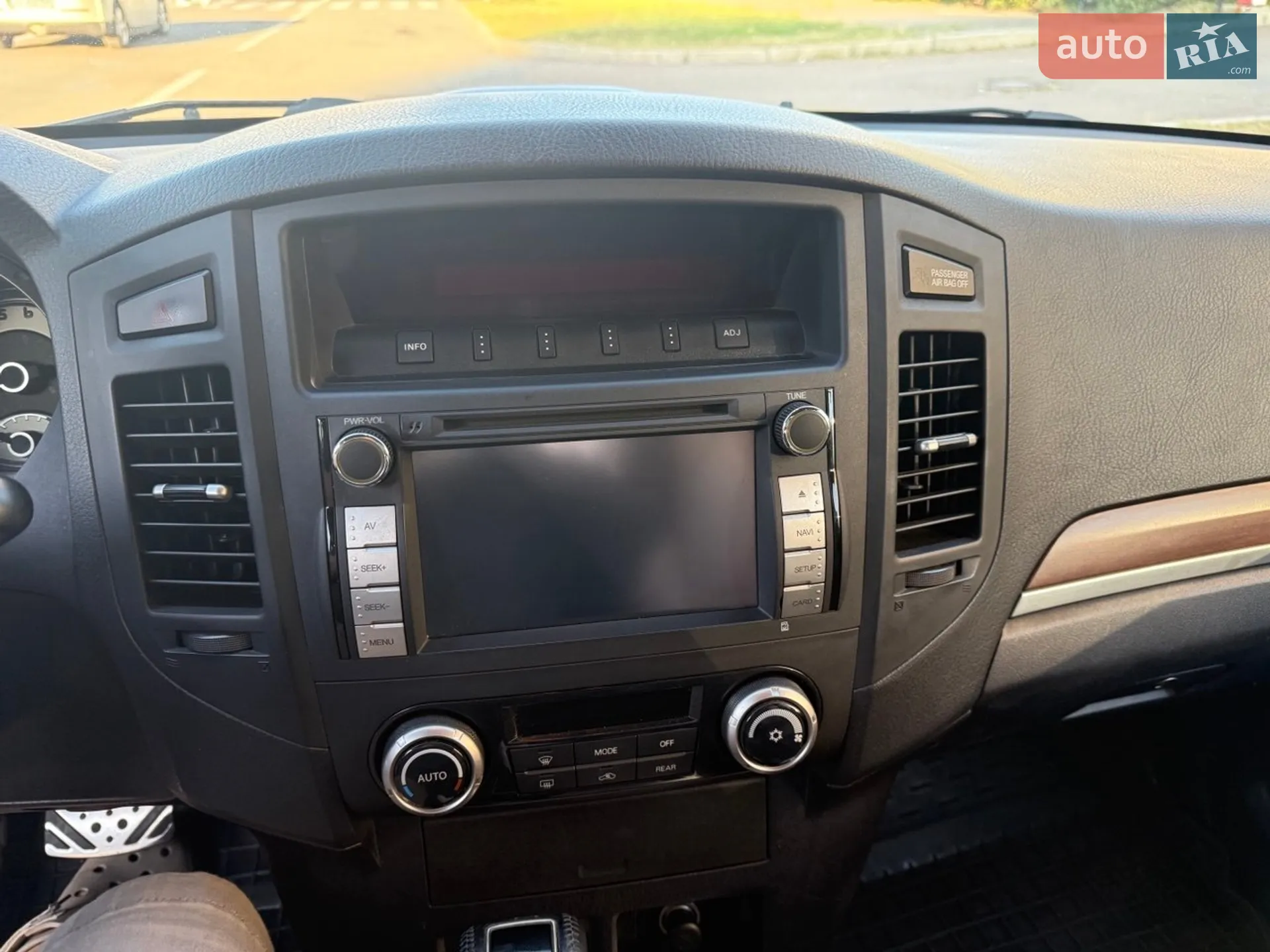 2011 Mitsubishi Pajero - мініатюра 21