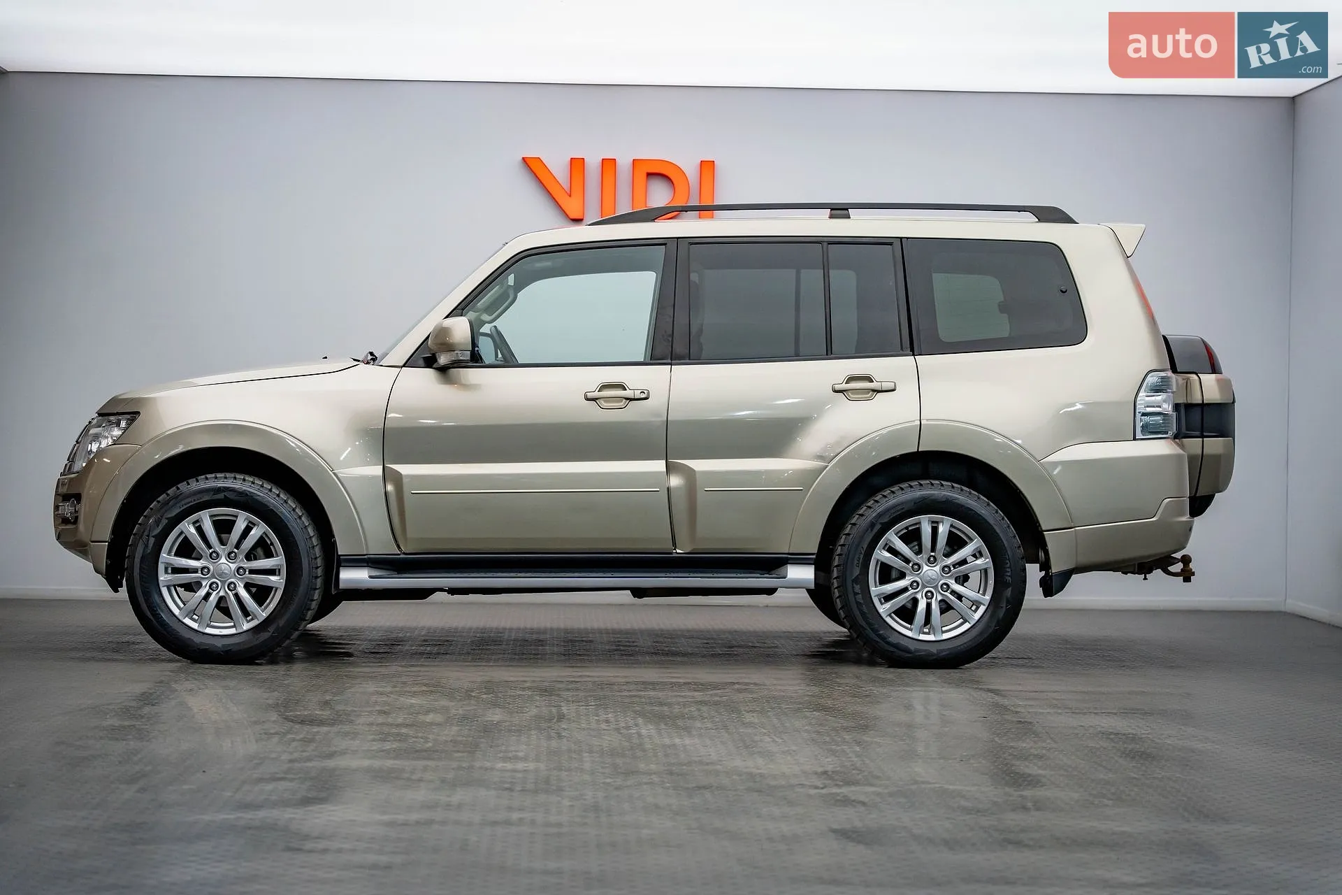 2017 Mitsubishi Pajero - мініатюра 3