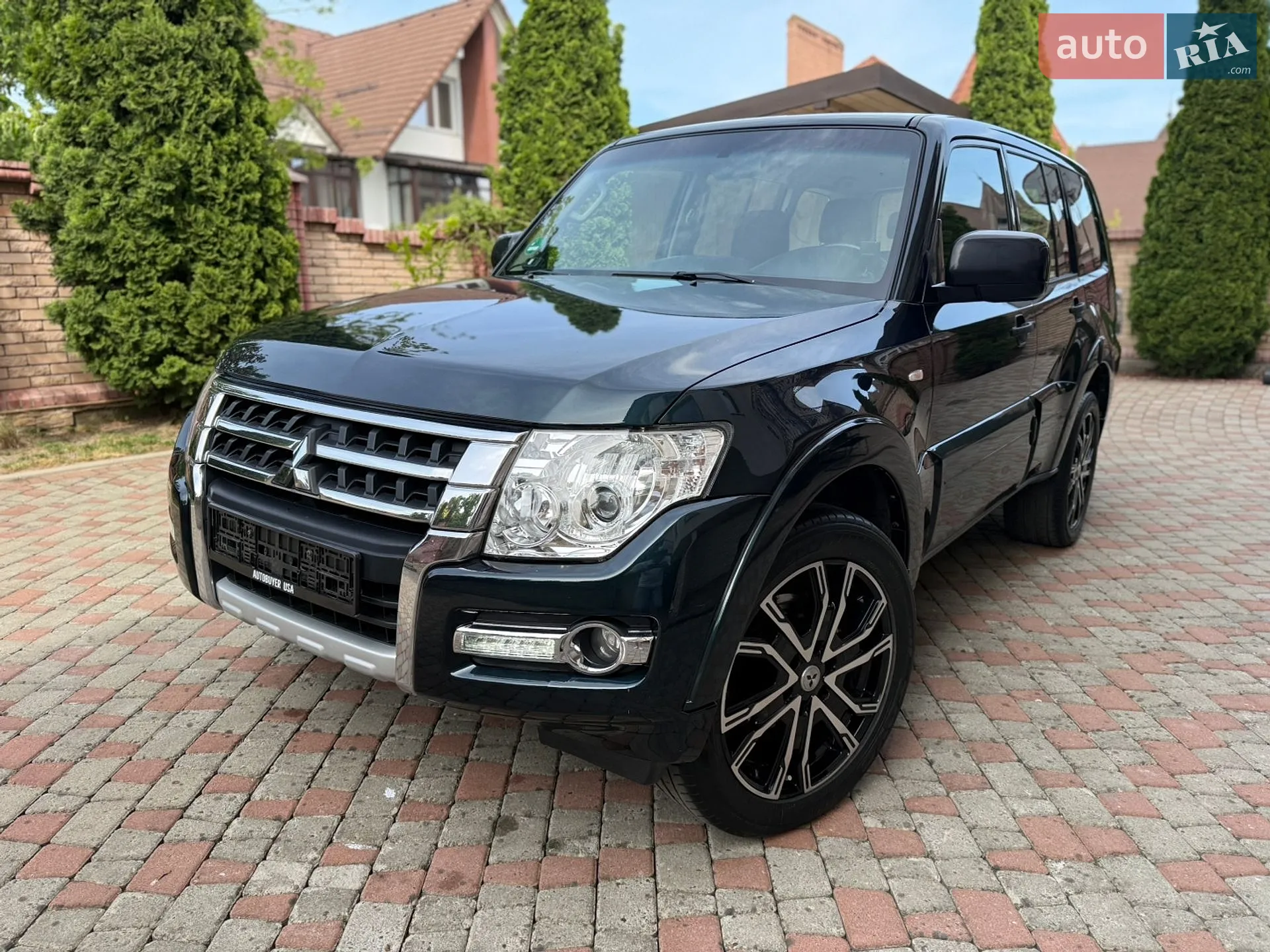 2017 Mitsubishi Pajero - мініатюра 2