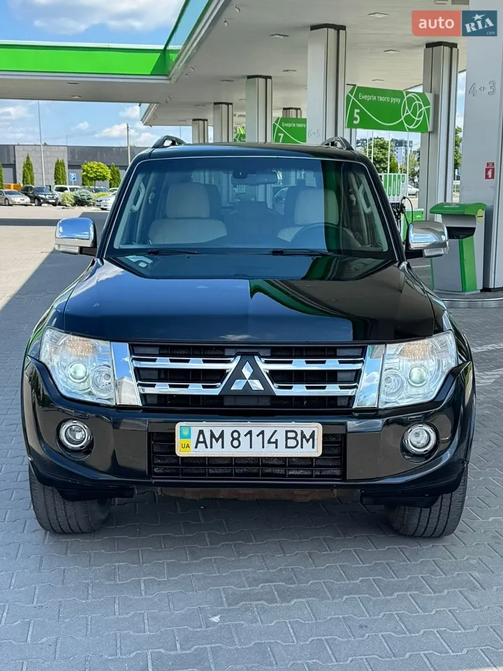 2012 Mitsubishi Pajero - мініатюра 27