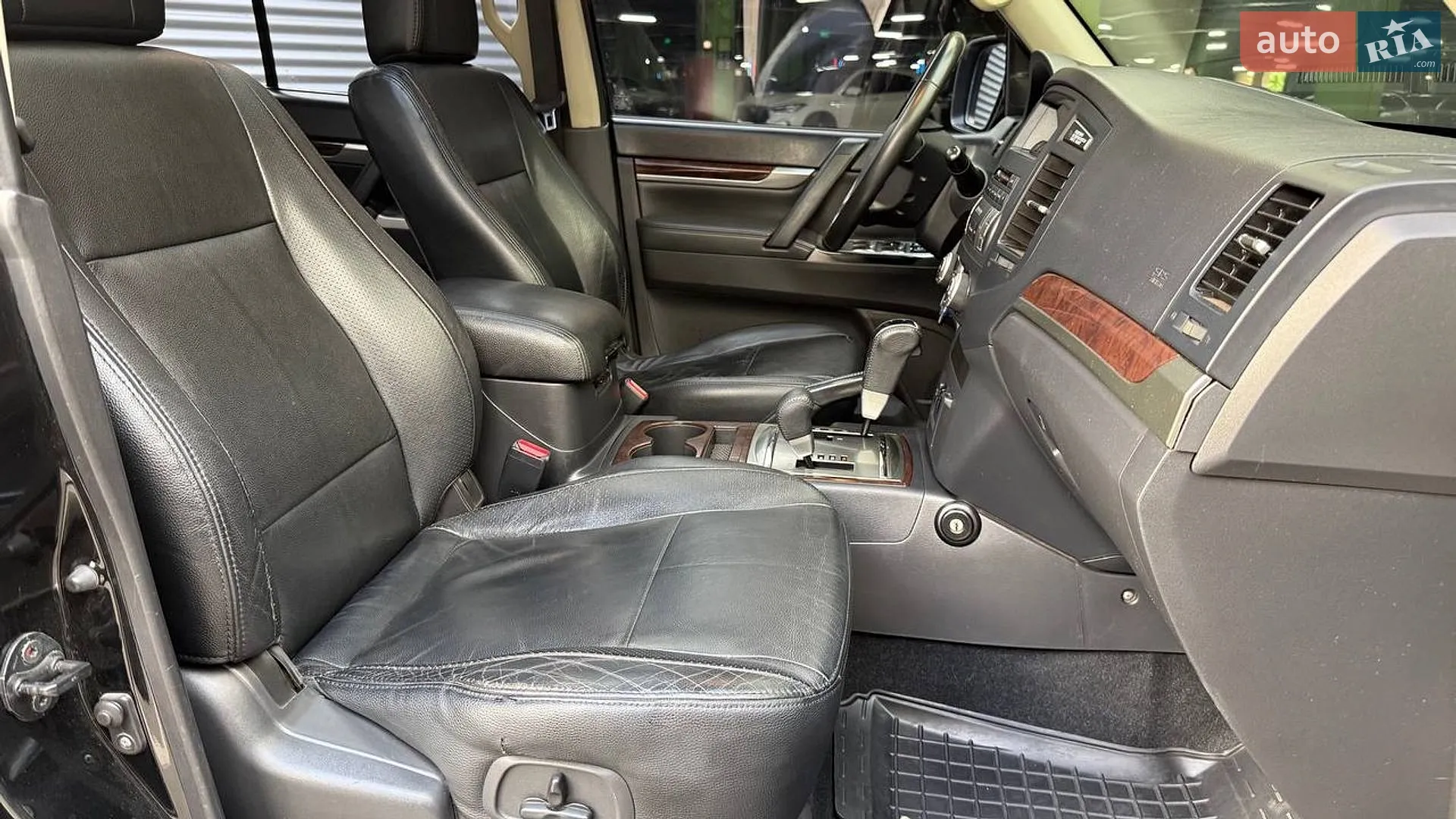 2013 Mitsubishi Pajero - мініатюра 14